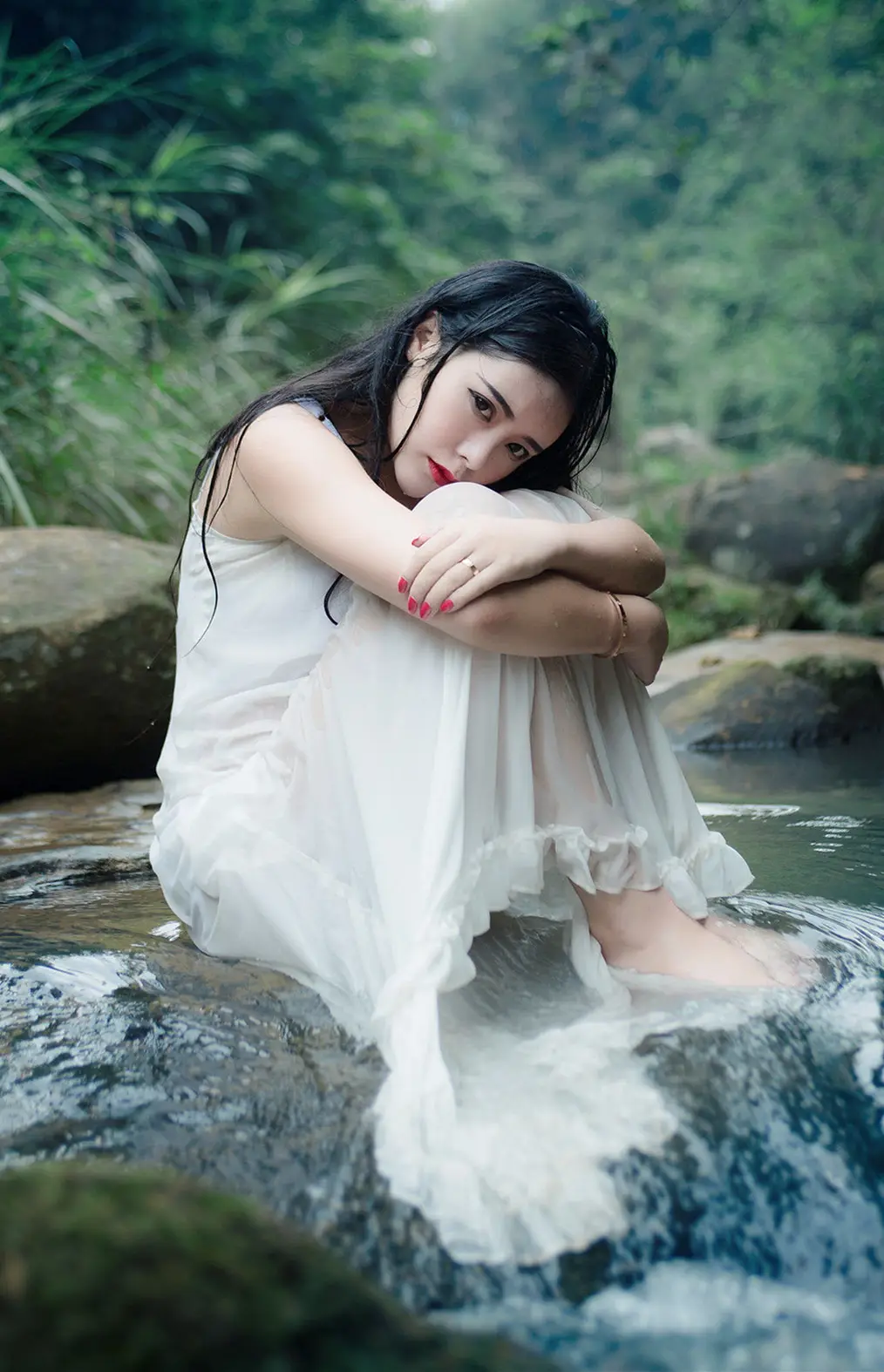 绵阳伴游郑州高端私人伴游小野梨子
